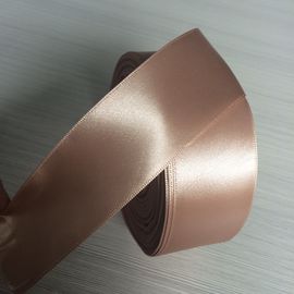 Cina Berbagai Warna Warna Solid Satin Ribbon Roll1.5 - 2cm Ukuran Lebar 100% Polyester pabrik