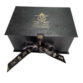 Cina Dekorasi Desain Folding Gift Box Black Book Shape Dengan Pita Indah pabrik