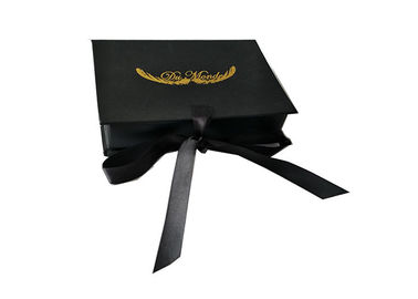 Cina Gold Stamping Logo Folding Gift Box Eco - Friendly Untuk Kemasan Pakaian pabrik