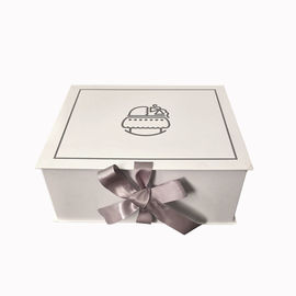 Cina Matte White Printed Logo Rigid Paper Gift Box Bayi Gift Packaging Dengan Ribbon Closure pabrik
