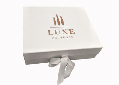 Cina kualitas baik Pita Logo Disesuaikan Putih Folding Paper Gift Box Untuk Pakaian Packing on penjualan