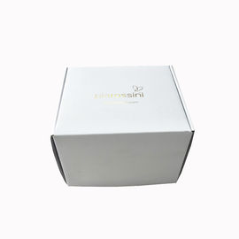 Cina Hot Foil Gold Logo Corrugated Shipping Boxes Untuk Kemasan Dress Zxc-007 pabrik