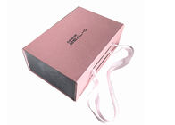 Embossing Logo Folding Gift Box Warna Pink Rose Untuk Kemasan Busana pemasok