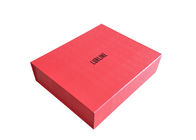Merah Magnetic Lipat Kotak Hadiah Logo Hot Foil Hitam Untuk Kemasan Pakaian pemasok