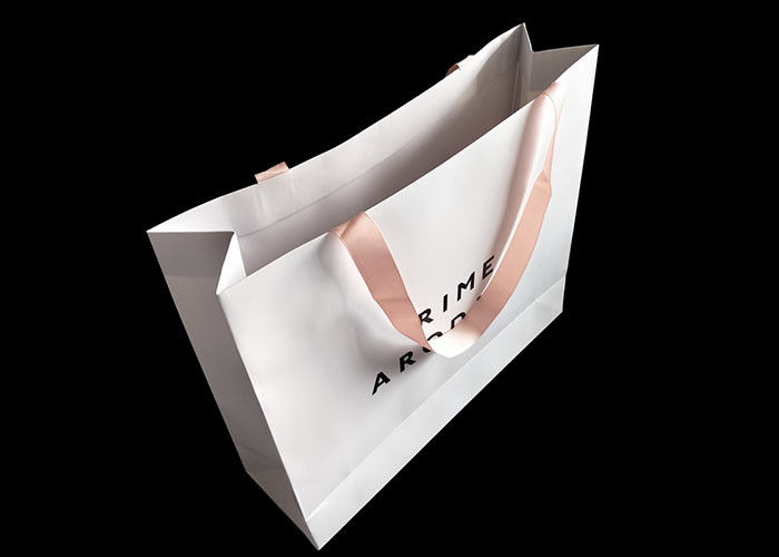 Kerajinan Tas Belanja Kertas Putih UV Logo Percetakan Dengan Pita Menangani Kertas Grocery Sacks pemasok
