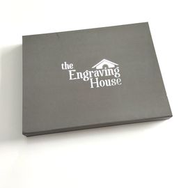 Cina Buku Kemasan Foil Emas Berbentuk Kotak Logo Matte Silver Untuk Dokumen Magnetic Closure pabrik