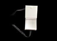 Kotak Hadiah Magnetik Padat Untuk Pakaian Pakaian Keras Karton Glossy Lamination pemasok