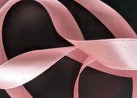 Warna Pink Tipis Grosgrain Ribbon Massal Permukaan Halus Bahan Didaur Ulang pemasok