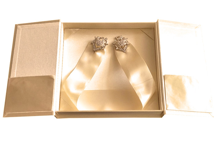 Undangan Pernikahan Kotak Hadiah Hias 2 Sisi Desain Kustom Terbuka